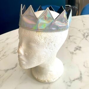 Holographic adjustable crown